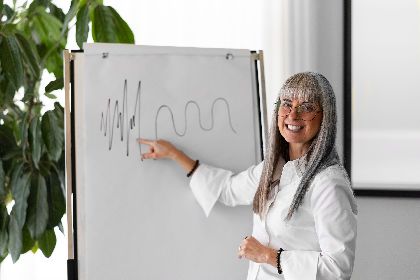 <br />
<b>Notice</b>: Undefined property: stdClass::$title in <b>/home/vivre/public_html/mod/event/item.php</b> on line <b>17</b><br />