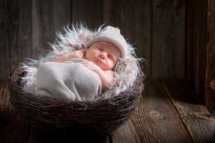 CONNAIS-TOI TOI-MÊME : Les Clés de Naissance et la quête de la paix intérieure